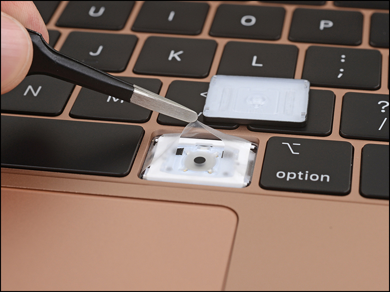 2018 MacBook Air 被 iFixit 拆解,電池更換難度大幅降低 - 電腦王阿達 2018 MacBook Air 被 iFixit 拆解,電池更換難度大幅降低 - 電腦王阿達