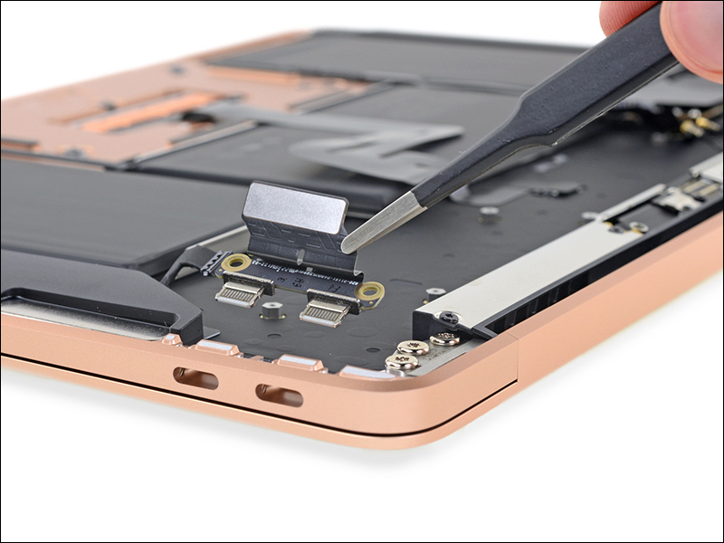 2018 MacBook Air 被 iFixit 拆解,電池更換難度大幅降低 - 電腦王阿達 2018 MacBook Air 被 iFixit 拆解,電池更換難度大幅降低 - 電腦王阿達