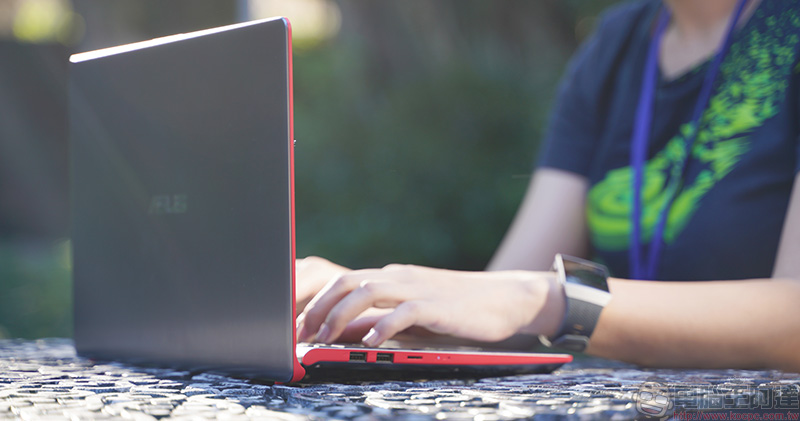 ASUS VivoBook S14 多彩輕薄筆電開箱、評測、實測, 輕巧展現你的自我主張 - 電腦王阿達 ASUS VivoBook S14 多彩輕薄筆電開箱、評測、實測, 輕巧展現你的自我主張 - 電腦王阿達
