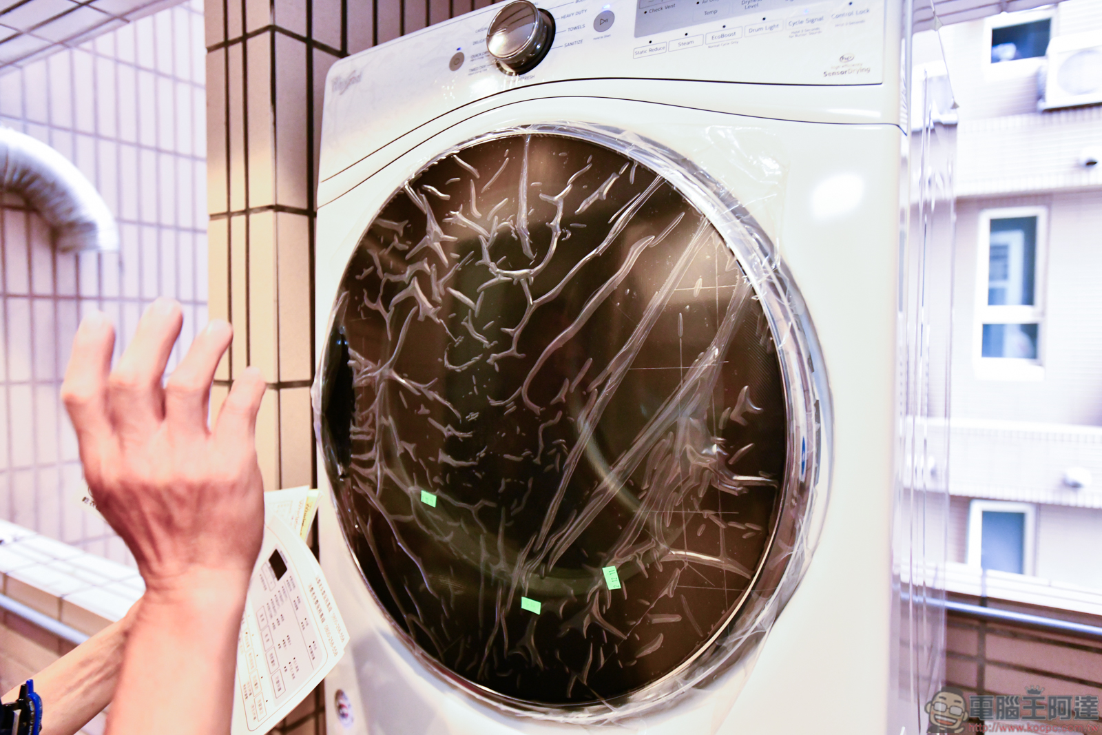 惠而浦 WFW92HEFW 極智滾筒洗衣機 開箱 美國原裝進口、深層洗淨、智慧行程、消毒殺菌、極簡外型 - 電腦王阿達