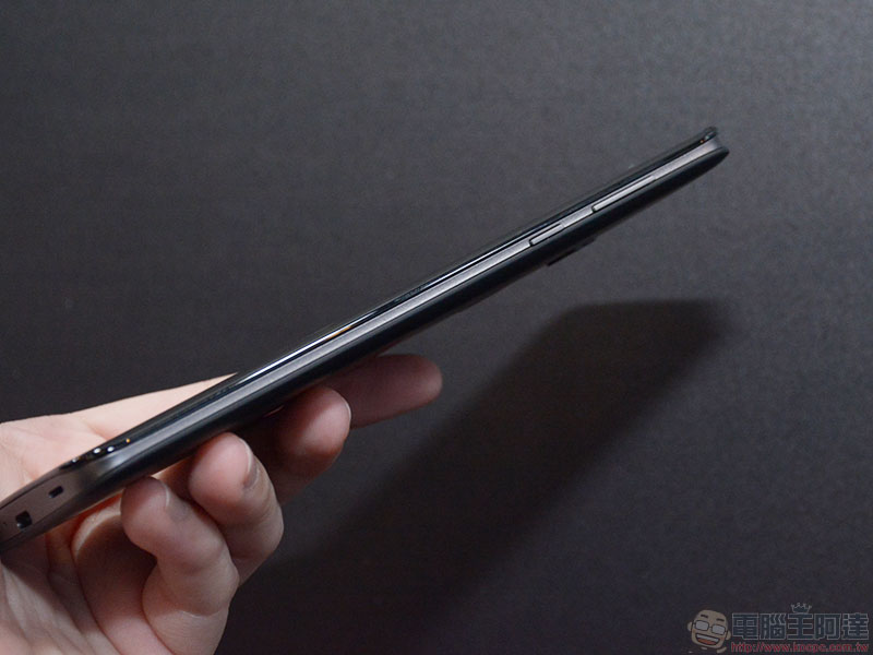 全球最輕 6 吋 OLED 手機 SHARP AQUOS ZERO 在台登場, 12 月底開始預購 - 電腦王阿達 全球最輕 6 吋 OLED 手機 SHARP AQUOS ZERO 在台登場, 12 月底開始預購 - 電腦王阿達