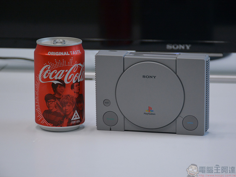 迷你復刻 PlayStation Classic 開箱啦！ 重溫情懷的小巧機身與復古遊戲 - 電腦王阿達