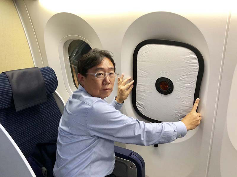 日本推出波音787專用忍者反光板 ，方便乘客拍攝窗外美景 - 電腦王阿達