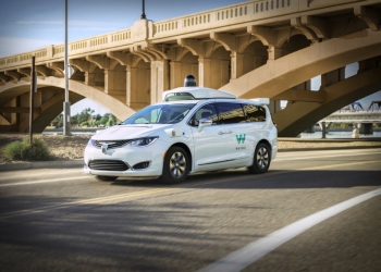 Waymo 自動駕駛載客服務 Waymo One 正式上路！24/7 隨時都能叫車 - 電腦王阿達