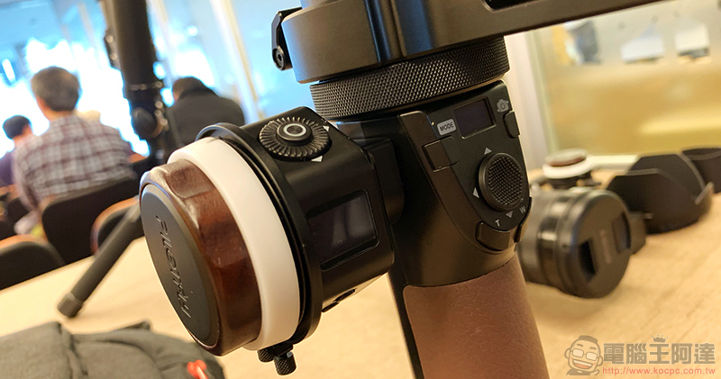 手機、微單、GoPro 都可一機搞定的 PILOTFLY Traveler 三軸穩定器 在台發表 - 電腦王阿達 手機、微單、GoPro 都可一機搞定的 PILOTFLY Traveler 三軸穩定器 在台發表 - 電腦王阿達