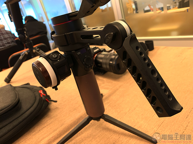 手機、微單、GoPro 都可一機搞定的 PILOTFLY Traveler 三軸穩定器 在台發表 - 電腦王阿達 手機、微單、GoPro 都可一機搞定的 PILOTFLY Traveler 三軸穩定器 在台發表 - 電腦王阿達