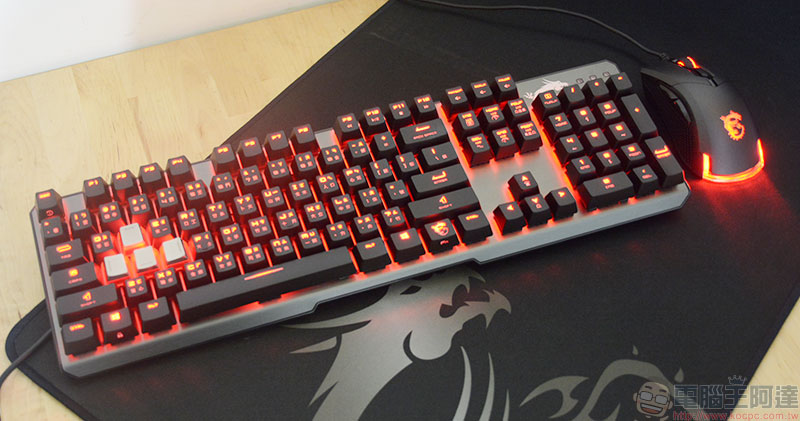 msi VIGOR GK60 電競鍵盤、CLUTCH GM50 電競滑鼠、AGILITY GD70 滑鼠墊 msi VIGOR GK60 電競鍵盤、CLUTCH GM50 電競滑鼠、AGILITY GD70 滑鼠墊