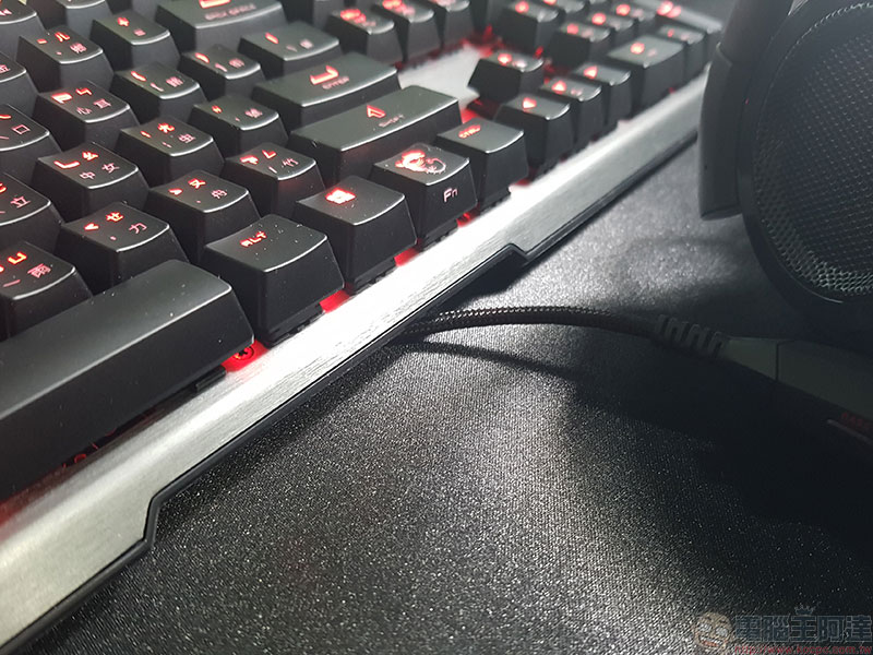 msi VIGOR GK60 電競鍵盤、CLUTCH GM50 電競滑鼠、AGILITY GD70 滑鼠墊,新玩具開箱啦! - 電腦王阿達 msi VIGOR GK60 電競鍵盤、CLUTCH GM50 電競滑鼠、AGILITY GD70 滑鼠墊,新玩具開箱啦! - 電腦王阿達