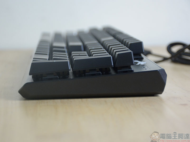 msi VIGOR GK60 電競鍵盤、CLUTCH GM50 電競滑鼠、AGILITY GD70 滑鼠墊,新玩具開箱啦! - 電腦王阿達 msi VIGOR GK60 電競鍵盤、CLUTCH GM50 電競滑鼠、AGILITY GD70 滑鼠墊,新玩具開箱啦! - 電腦王阿達