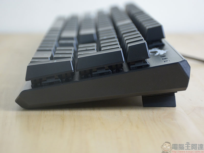msi VIGOR GK60 電競鍵盤、CLUTCH GM50 電競滑鼠、AGILITY GD70 滑鼠墊，新玩具開箱啦！ - 電腦王阿達