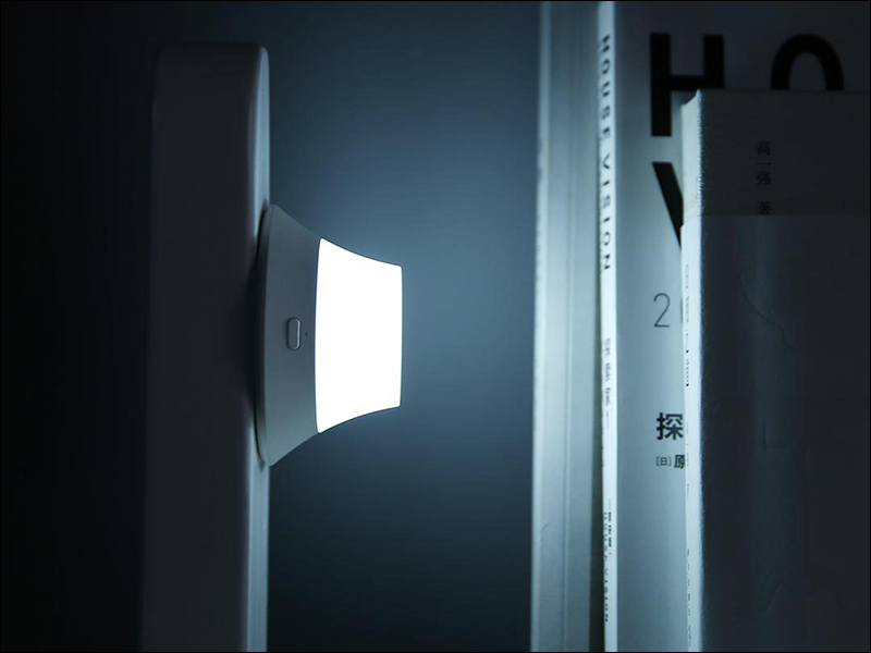 小米 Yeelight 無線充電夜燈 推出 ，磁吸式夜燈＋無線充電板二合一設計 - 電腦王阿達