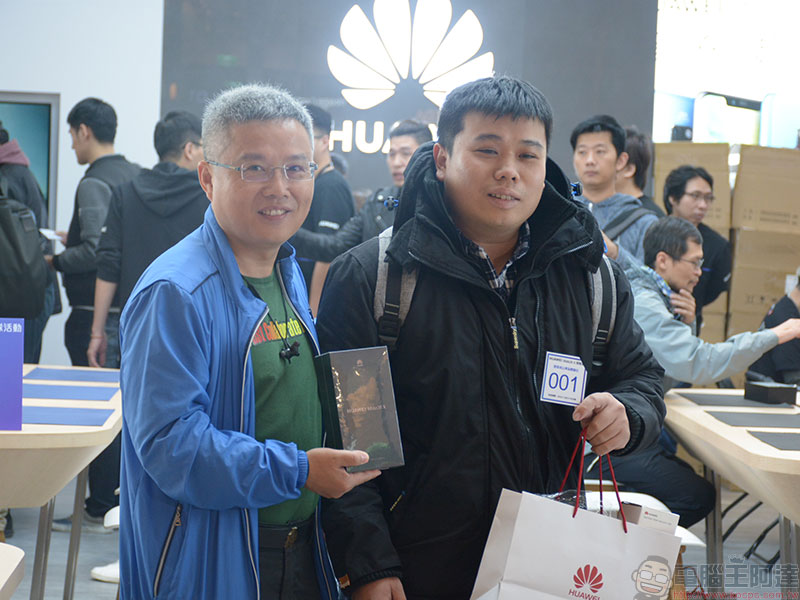 Huawei Mate 20 X 超大螢幕手機今日上市,排隊人潮洶湧 - 電腦王阿達 Huawei Mate 20 X 超大螢幕手機今日上市,排隊人潮洶湧 - 電腦王阿達