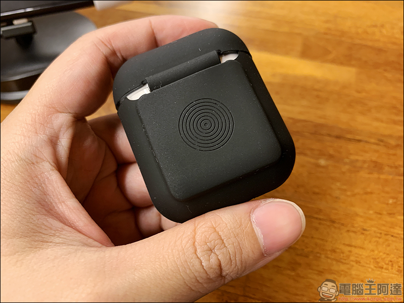 Vinpok Plux 三合一 Qi 無線充電盤 開箱動手玩,比起 AirPower 更強大、超值的無線充電器 - 電腦王阿達 Vinpok Plux 三合一 Qi 無線充電盤 開箱動手玩,比起 AirPower 更強大、超值的無線充電器 - 電腦王阿達
