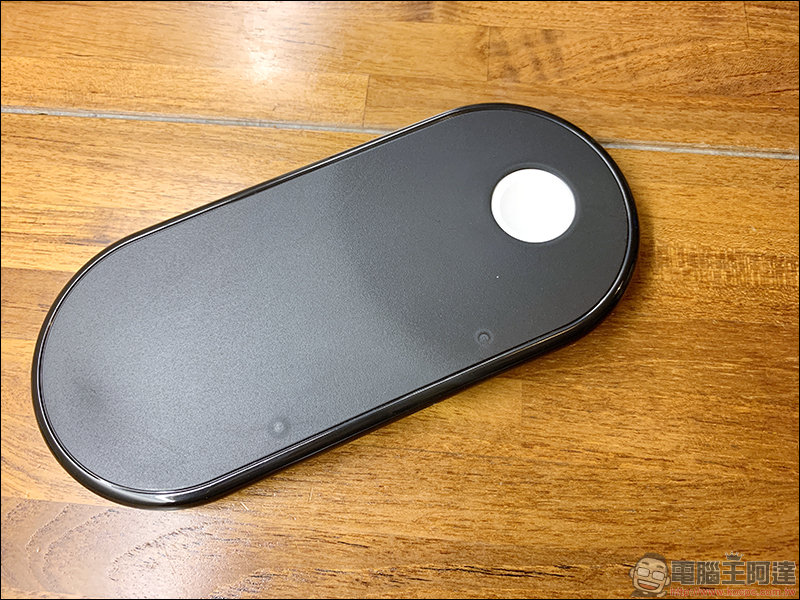 Vinpok Plux 三合一 Qi 無線充電盤 開箱動手玩,比起 AirPower 更強大、超值的無線充電器 - 電腦王阿達 Vinpok Plux 三合一 Qi 無線充電盤 開箱動手玩,比起 AirPower 更強大、超值的無線充電器 - 電腦王阿達