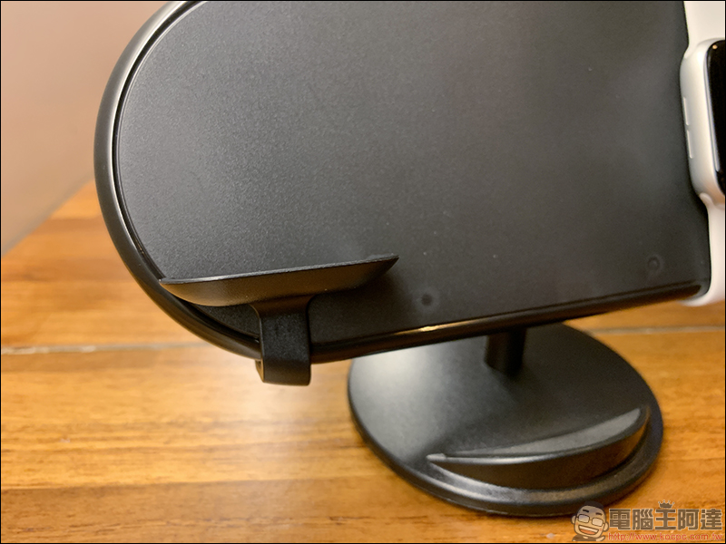 Vinpok Plux 三合一 Qi 無線充電盤 開箱動手玩,比起 AirPower 更強大、超值的無線充電器 - 電腦王阿達 Vinpok Plux 三合一 Qi 無線充電盤 開箱動手玩,比起 AirPower 更強大、超值的無線充電器 - 電腦王阿達