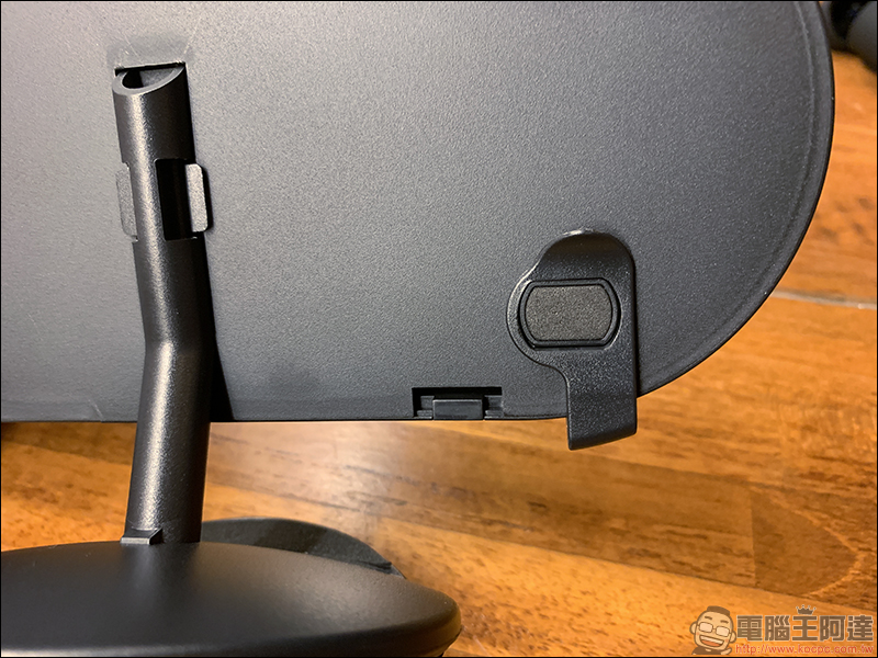Vinpok Plux 三合一 Qi 無線充電盤 開箱動手玩,比起 AirPower 更強大、超值的無線充電器 - 電腦王阿達 Vinpok Plux 三合一 Qi 無線充電盤 開箱動手玩,比起 AirPower 更強大、超值的無線充電器 - 電腦王阿達