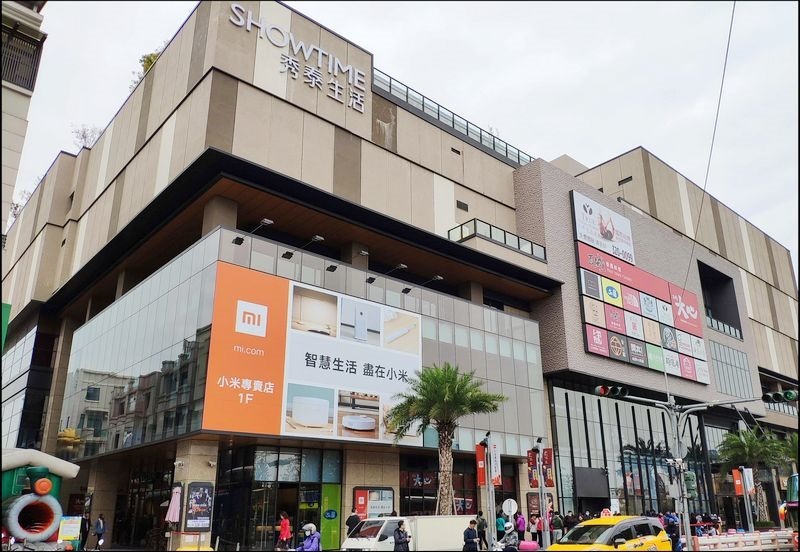 小米嘉義秀泰生活專賣店於1月27日正式開幕,座落於嘉義秀泰生活廣場。 小米嘉義秀泰生活專賣店