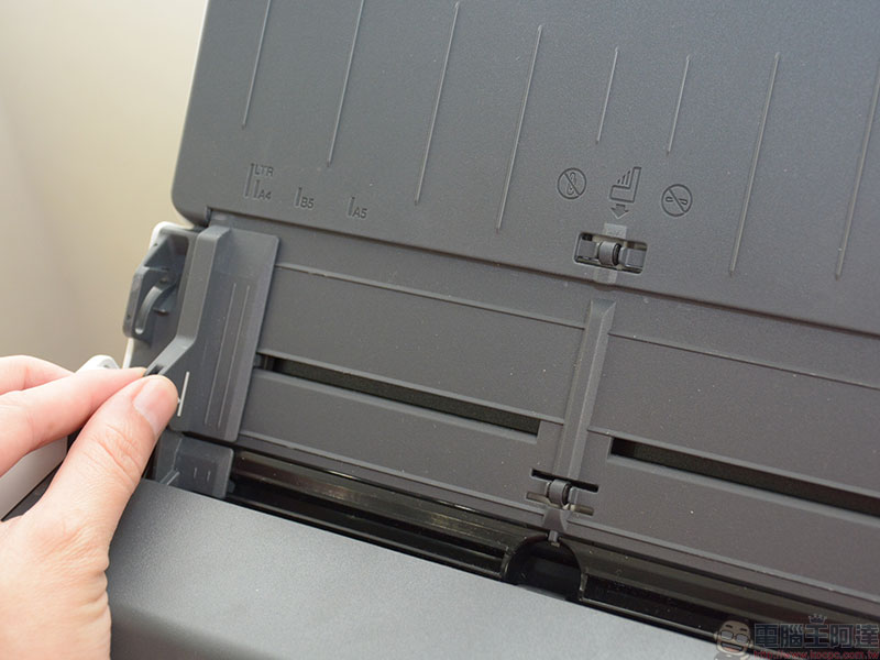 自炊神器 Fujitsu ScanSnap iX1500 掃描器 開箱、實測 ,給你每分鐘 60 面的全方位超快感 - 電腦王阿達 自炊神器 Fujitsu ScanSnap iX1500 掃描器 開箱、實測 ,給你每分鐘 60 面的全方位超快感 - 電腦王阿達