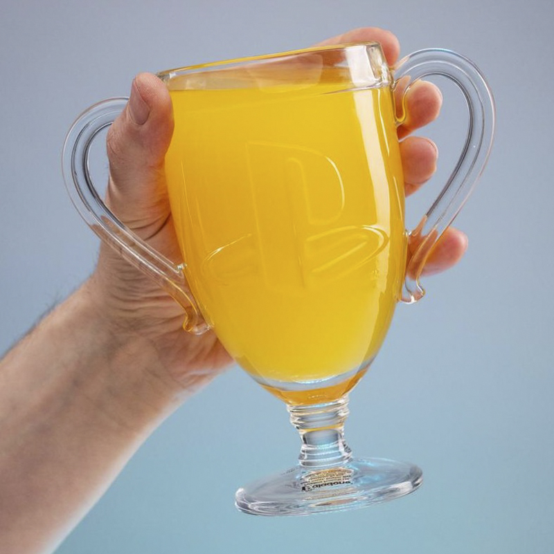 拿了這個實體 PS4 成就獎「杯」 ,讓你倒飲料就能解成就 - 電腦王阿達 拿了這個實體 PS4 成就獎「杯」 ,讓你倒飲料就能解成就 - 電腦王阿達