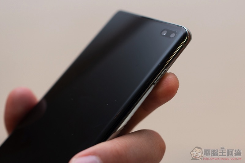 三星 Galaxy S10 系列發表動手玩,「可折疊」旗艦 Galaxy Fold 也如約正式降臨 - 電腦王阿達 三星 Galaxy S10 系列發表動手玩,「可折疊」旗艦 Galaxy Fold 也如約正式降臨 - 電腦王阿達