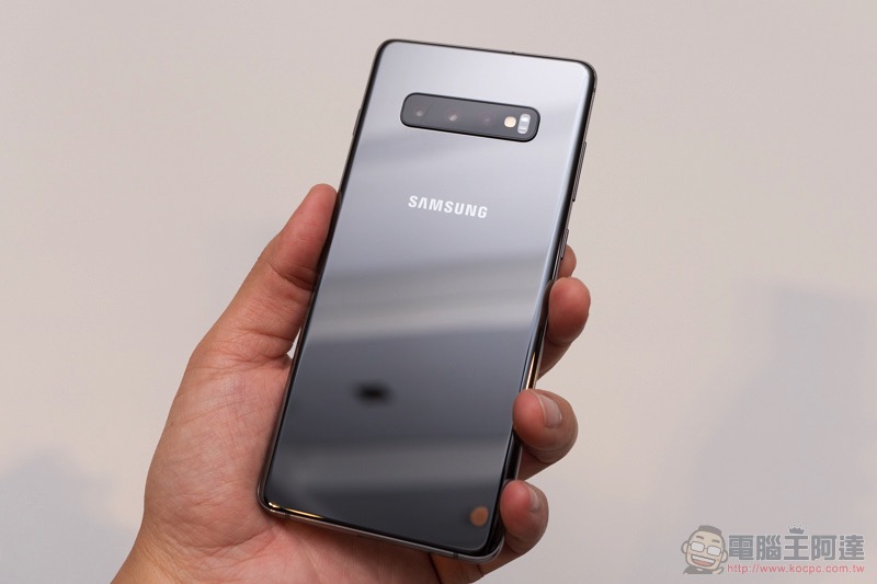 三星 Galaxy S10 系列發表動手玩,「可折疊」旗艦 Galaxy Fold 也如約正式降臨 - 電腦王阿達 三星 Galaxy S10 系列發表動手玩,「可折疊」旗艦 Galaxy Fold 也如約正式降臨 - 電腦王阿達