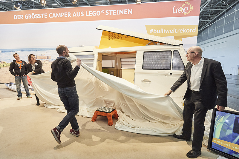 樂高版 Volkswagen T2 露營車 亮相,使用 40 萬個樂高積木組裝原車比例 - 電腦王阿達 樂高版 Volkswagen T2 露營車 亮相,使用 40 萬個樂高積木組裝原車比例 - 電腦王阿達