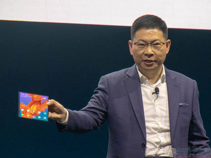 Motorola 確認可能推類似 RAZR 設計摺疊手機,創新的「 Z 型螢幕折疊機 」也可望登場 - 電腦王阿達 Motorola 確認可能推類似 RAZR 設計摺疊手機,創新的「 Z 型螢幕折疊機 」也可望登場 - 電腦王阿達