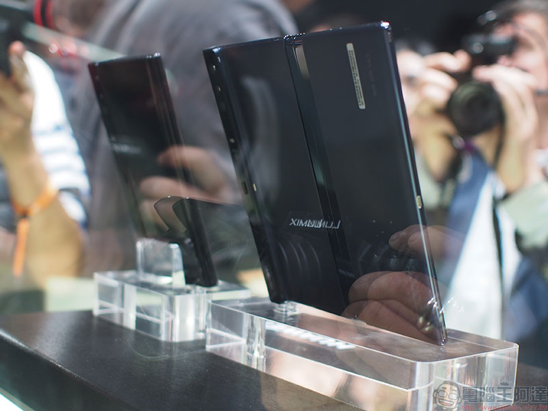[ MWC2019 ] 華為 5G 摺疊機 Huawei Mate X 推出，預計 2019 年中正式發售 - 電腦王阿達
