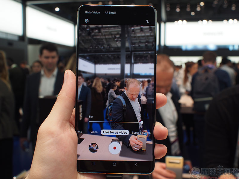 [ MWC2019 ] Samsung Galaxy S10 5G 動眼看，前後景深鏡頭讓錄影效果更具深度 - 電腦王阿達
