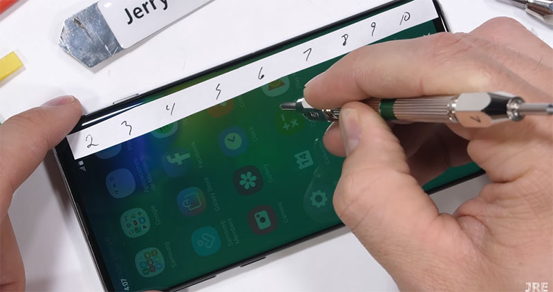 Samsung Galaxy S10 虐機影片出爐，螢幕有刮痕仍能正常指紋辨識解鎖 - 電腦王阿達