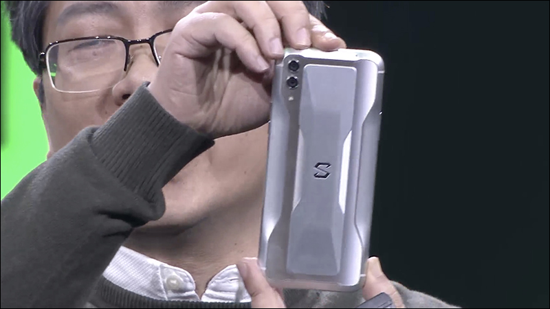 黑鯊遊戲手機 2 正式發表: 高通 S855 處理器、 12GB RAM ,手感更佳、加入「冰封銀」新色 - 電腦王阿達 黑鯊遊戲手機 2 正式發表: 高通 S855 處理器、 12GB RAM ,手感更佳、加入「冰封銀」新色 - 電腦王阿達