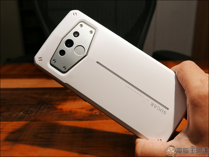 SUGAR F20 旅遊翻譯手機 動手玩, 24H 真人翻譯官、全球8天免費上網、 6,000mAh 超大電量 - 電腦王阿達 SUGAR F20 旅遊翻譯手機 動手玩, 24H 真人翻譯官、全球8天免費上網、 6,000mAh 超大電量 - 電腦王阿達