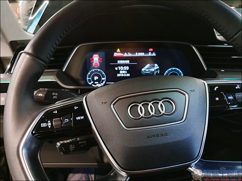 Audi e-tron 電動休旅車 台灣首亮相！ 福斯集團成立「 e 動中心」為在台推動電動車佈局 - 電腦王阿達