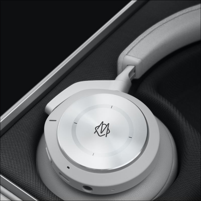 RIMOWA X Bang & Olufsen 合作推出限量版 BeoPlay H9i 耳機 ，要價 900 美元 - 電腦王阿達