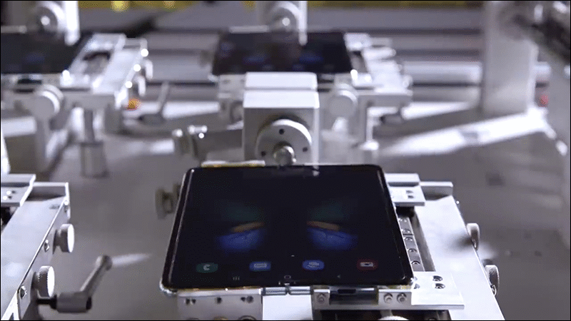 三星公布 Galaxy Fold 螢幕耐用性測試 影片，開闔次數可達約 20 萬次 - 電腦王阿達