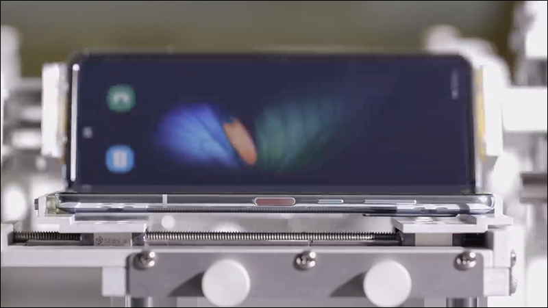 三星公布 Galaxy Fold 螢幕耐用性測試 影片，開闔次數可達約 20 萬次 - 電腦王阿達