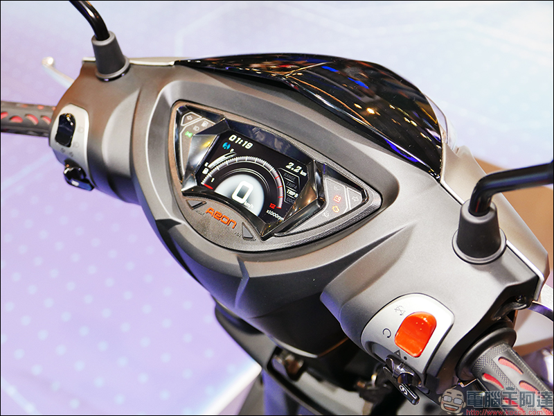 宏佳騰 OZS150i 正式發表:搭載 CROXERA 智慧儀表,最低 69,900元即可入手 - 電腦王阿達 宏佳騰 OZS150i 正式發表:搭載 CROXERA 智慧儀表,最低 69,900元即可入手 - 電腦王阿達