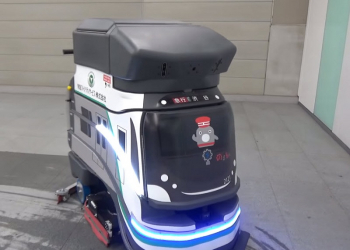 日本東急線澀谷站與橫濱站 引進 電車造型自動清掃機器人