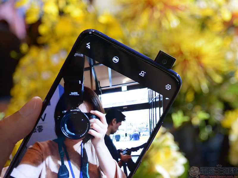 vivo V15 / V15 Pro 在台發表,自動升降前鏡頭依然犀利 - 電腦王阿達 vivo V15 / V15 Pro 在台發表,自動升降前鏡頭依然犀利 - 電腦王阿達