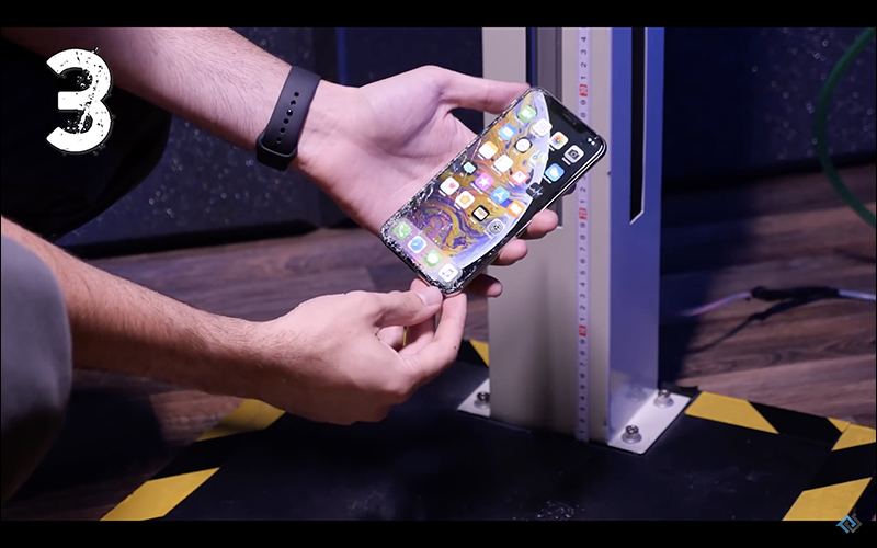 Samsung Galaxy S10+ 、 iPhone XS Max 耐摔測試比拼，究竟誰更耐摔？ - 電腦王阿達