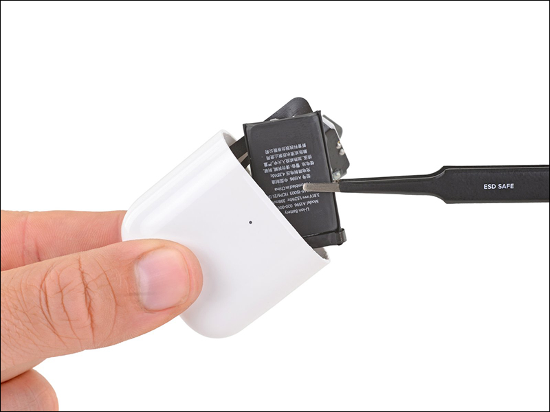 AirPods 2 遭 iFixit 拆解:防水和耐用度更加,但可修復性評分只有 0 分 - 電腦王阿達 AirPods 2 遭 iFixit 拆解:防水和耐用度更加,但可修復性評分只有 0 分 - 電腦王阿達