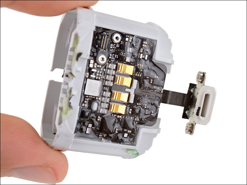 AirPods 2 遭 iFixit 拆解:防水和耐用度更加,但可修復性評分只有 0 分 - 電腦王阿達 AirPods 2 遭 iFixit 拆解:防水和耐用度更加,但可修復性評分只有 0 分 - 電腦王阿達