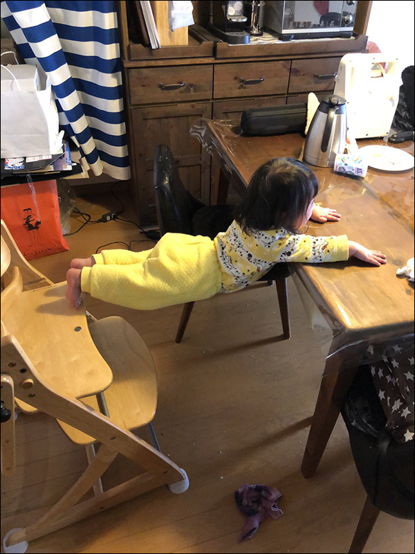 Twitter 興起 「 #育兒衝撃畫像 」風潮，日本家長分享各種孩子日常生活的「惡形惡狀」 - 電腦王阿達