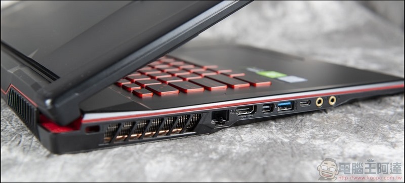MSI GL73 8SE 開箱 評測 - 06 MSI GL73 8SE 開箱 評測 - 06