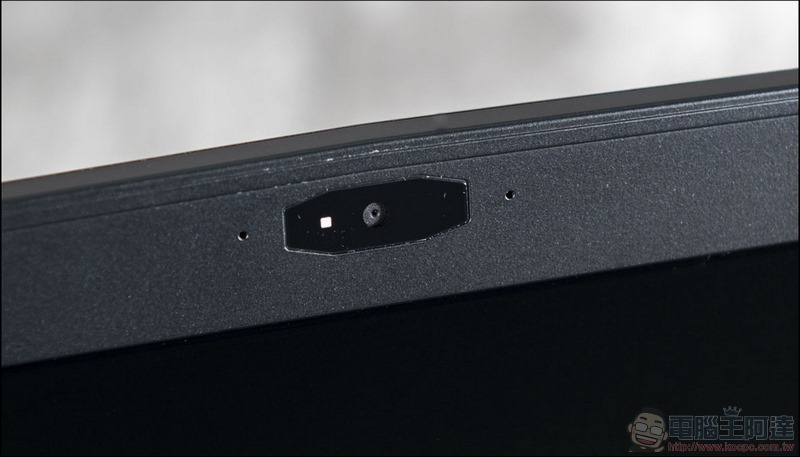 MSI GL73 8SE 開箱 評測 - 10 MSI GL73 8SE 開箱 評測 - 10