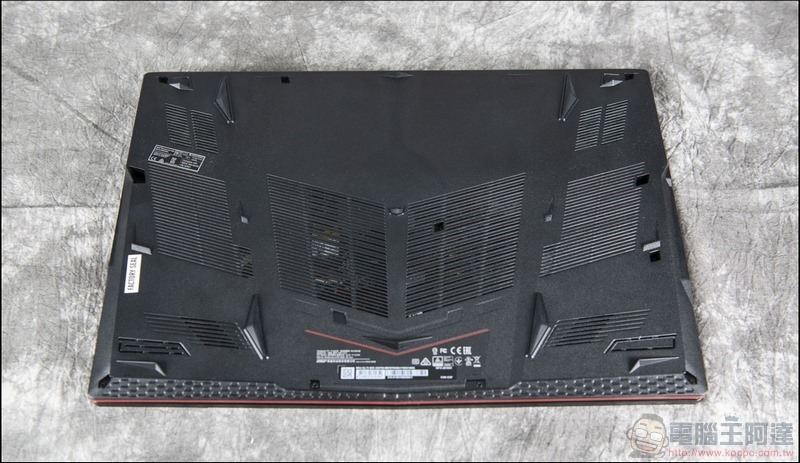 MSI GL73 8SE 開箱 評測 - 11 MSI GL73 8SE 開箱 評測 - 11