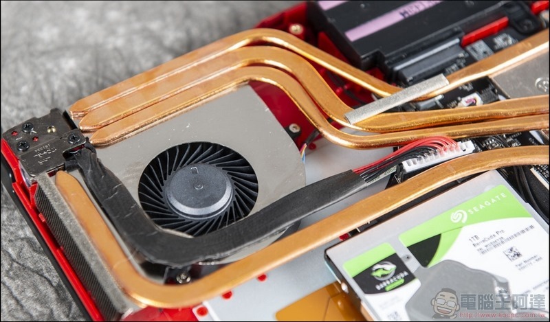 MSI GL73 8SE 開箱 評測 - 13 MSI GL73 8SE 開箱 評測 - 13