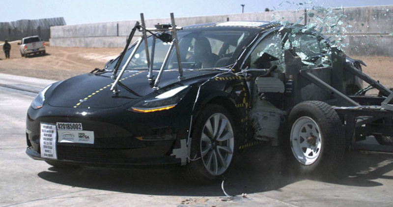 Tesla 最新安全報告 ：雖然自動輔助駕駛依然遠比人類操駕安全，但數字其實在退步... - 電腦王阿達