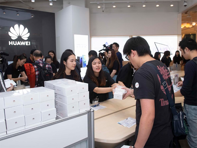 華為 P30 Pro / P30 北中南三地排隊領機熱烈,加碼禮價值近 14,000 元 - 電腦王阿達 華為 P30 Pro / P30 北中南三地排隊領機熱烈,加碼禮價值近 14,000 元 - 電腦王阿達