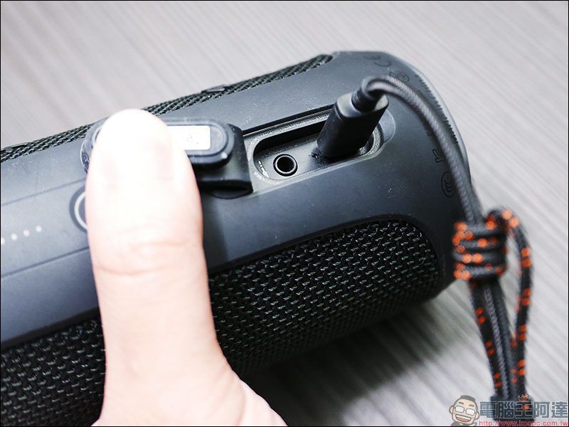 Moshi 三合一萬用充電線 開箱動手玩: Lightning+USB-C+MicroUSB 一條抵三條,三年保固超安心! - 電腦王阿達 Moshi 三合一萬用充電線 開箱動手玩: Lightning+USB-C+MicroUSB 一條抵三條,三年保固超安心! - 電腦王阿達